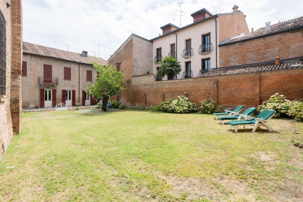 Palazzo Sabbioni Appartamento Lusso Due Camere Soggiorno Cucina Феррара Экстерьер фото